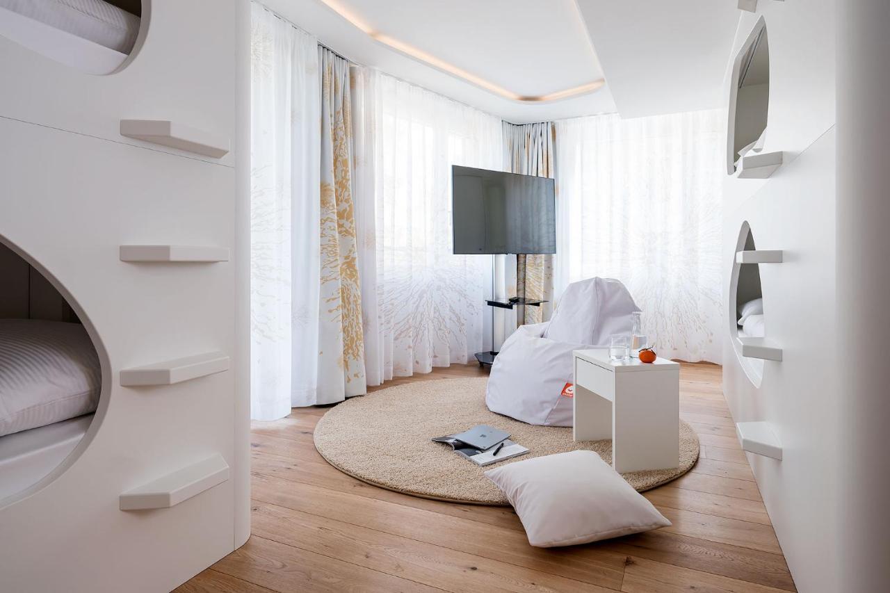 Neuro Campus Hotel Vitznau Ngoại thất bức ảnh